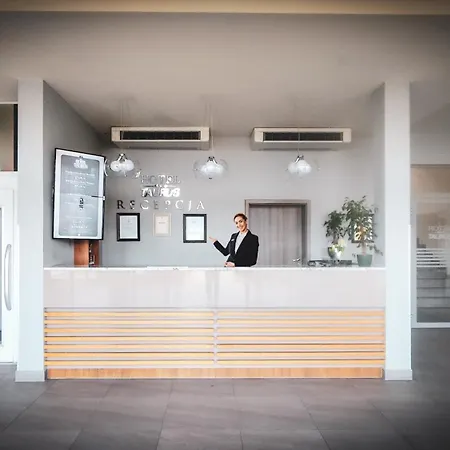 拉得娜金牛座酒店 3*