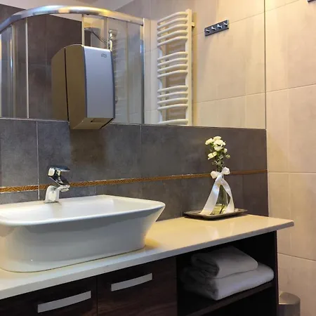 拉得娜金牛座酒店 3*