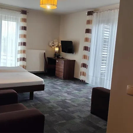 拉得娜金牛座酒店 公寓式酒店 3*