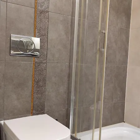 拉得娜金牛座酒店 3* Ładna